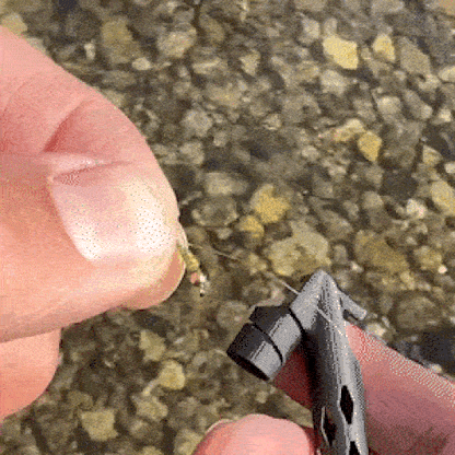 🎣Fly Roost Magnetic Fly Threader(Hooks not included)